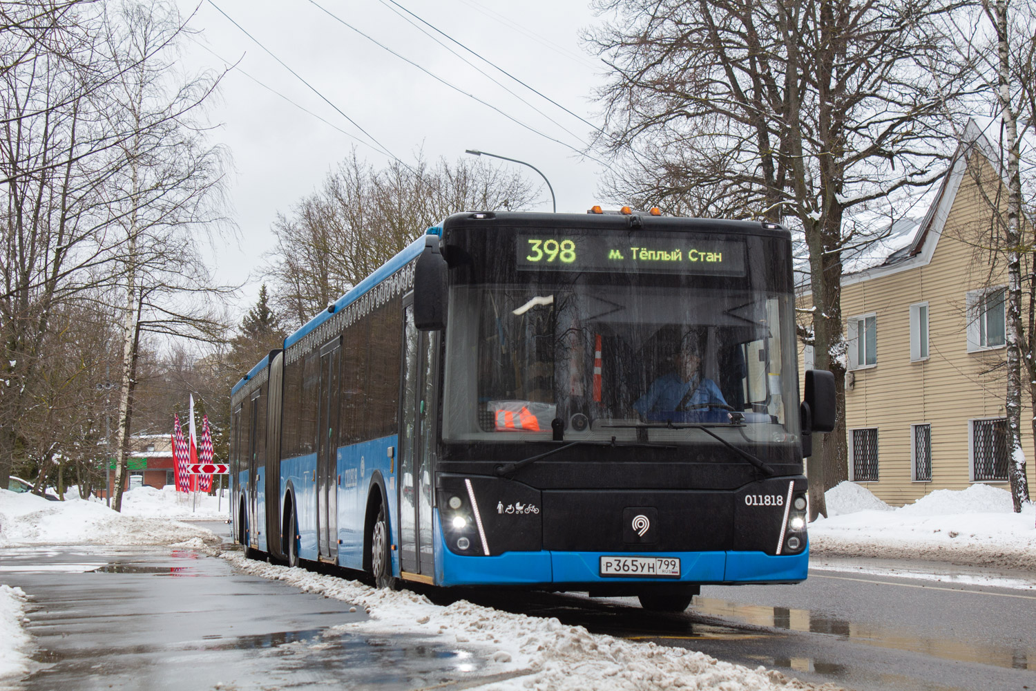 Москва, ЛиАЗ-6213.65 № 011818